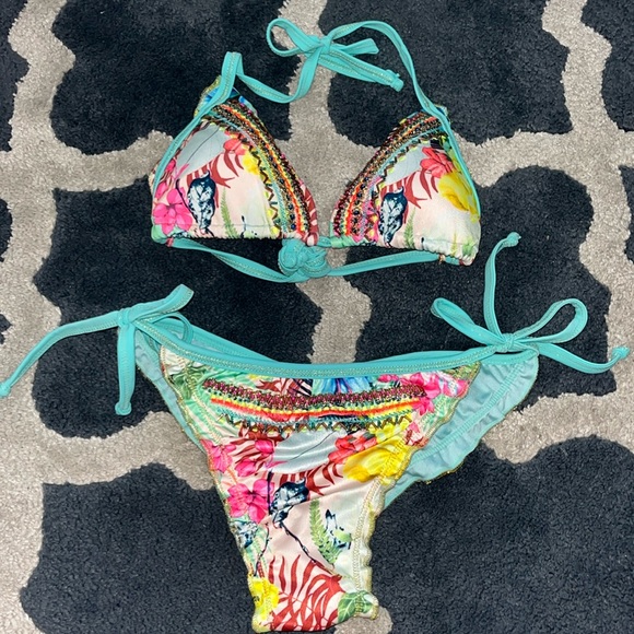 Bikini Set - Picture 1 of 4